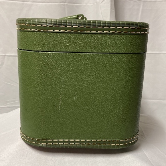 Vintage Carilite Vanity Train Case - Cosmetic Carrying Case - Picture 4 of 16
